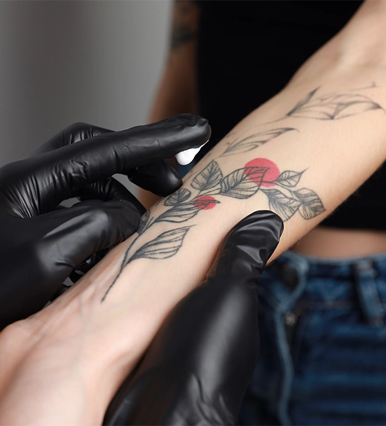 caring of tattoo, apply moisturizer on tattoo